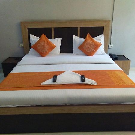 Hotel Samridhi Palace Juhi Bari Zewnętrze zdjęcie
